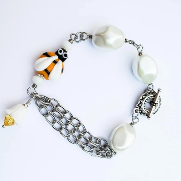 HANDMADE Bumble Bee Bracelet - Handmade Jewelry by Michelle Ann - Picture 4 of 4